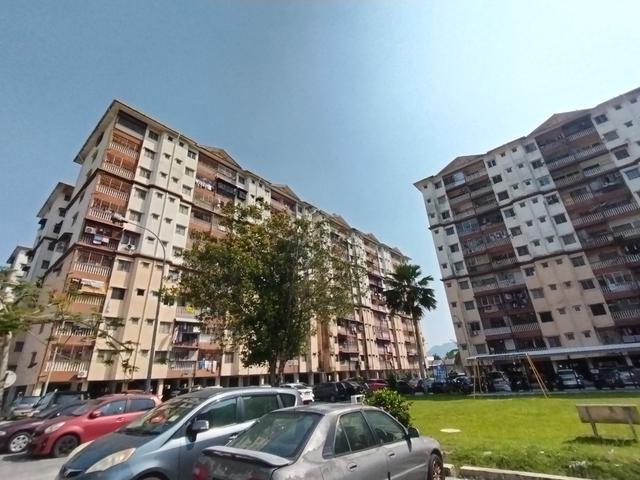END LOT Apartment Teratai Taman Tun Teja Rawang with Parking