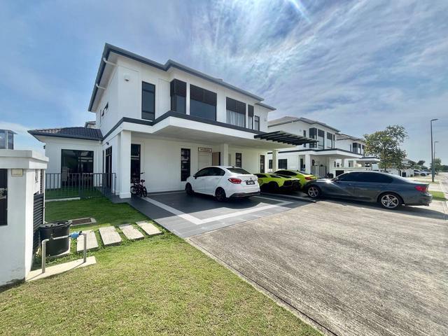 End Lot Cul De Sac Renovated Eco Grandeur
