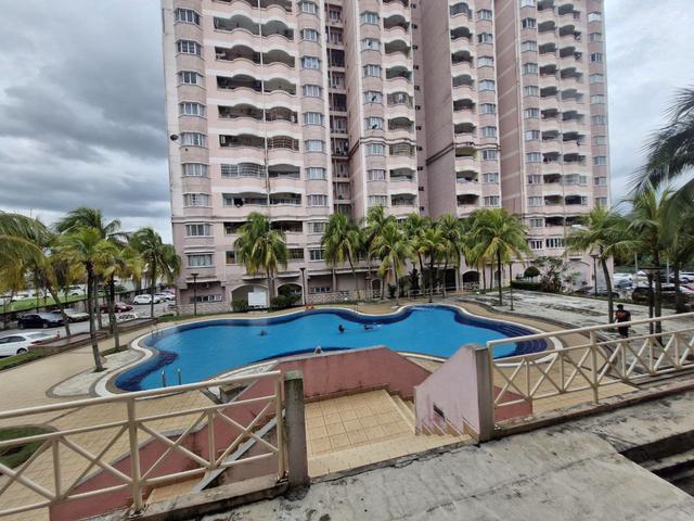 END LOT DESA SAUJANA APARTMENT Seri Kembangan