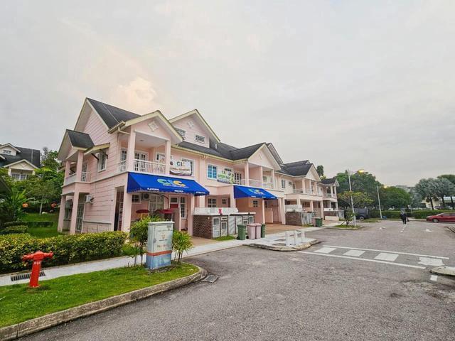 End Lot Double and half Storey House New Hampshire P18 Putrajaya