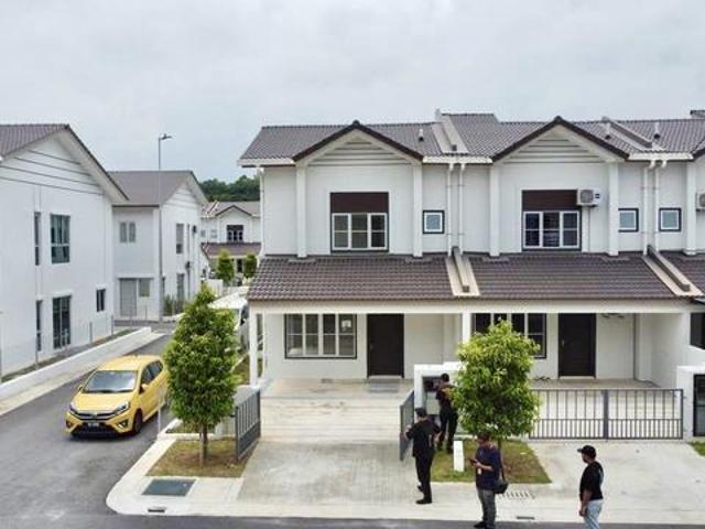 END LOT Double Storey M Senyumia Bandar Baru Salak Tinggi for Sale