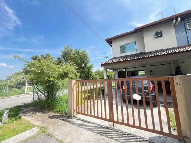 End Lot Double Storey Taman Desiran Bayu Puchong Selangor