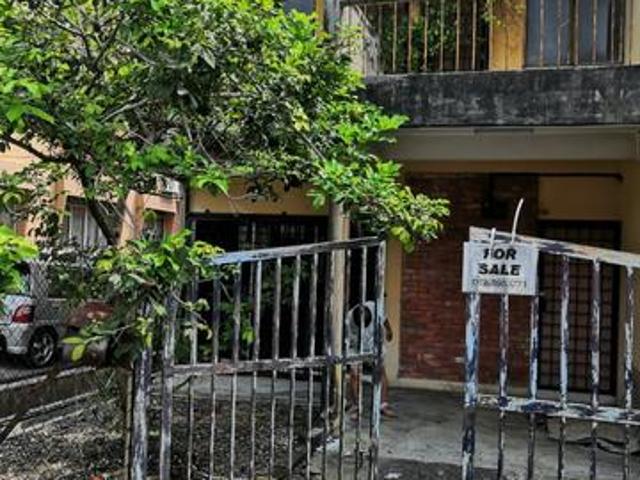 End lot double storey terrace house Tmn Maju Jaya ABANDONED