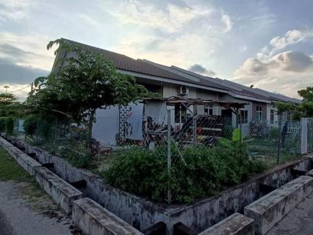 End Lot Extra Tanah Teres Setingkat Balok Makmur Gebeng