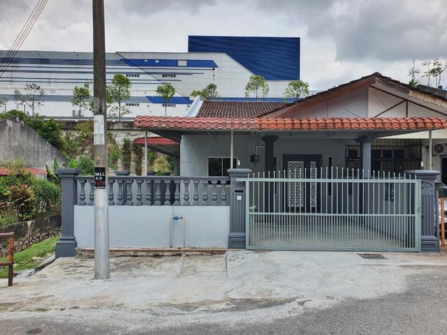 End lot fully refurnished Taman Lily Senawang Mydin