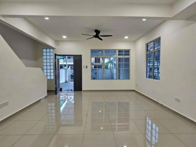 [END LOT] Fully Renovated Double Storey Terrace House | Freehold | 4R4B | Taman Universiti Skudai