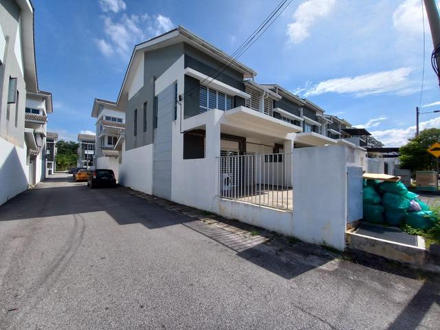 END LOT Facing Playground Azalea Taman Putra Bukit Rahman Putra