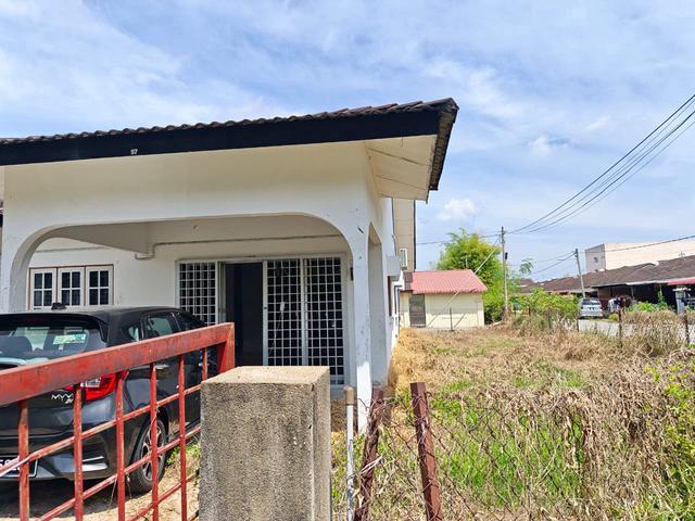 End Lot House with 1480 sqft Extra Land Ayer Tawar