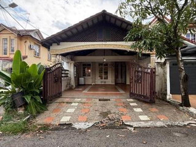 Taman Bukit Dahlia Pasir Gudang Double Storey End Lot Renovated