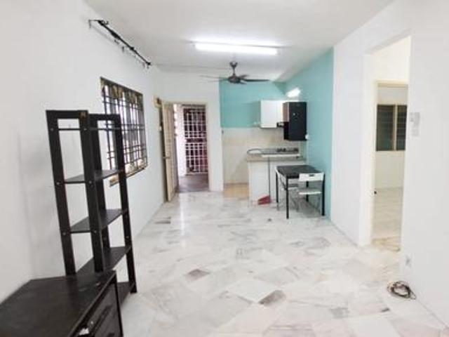 END LOT KITCHEN CABINET Desaminium Flora Seri Kembangan FOR SALE