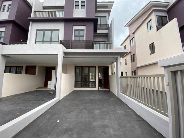 End Lot Lower Ground The Strata Townhouse Bandar Puteri Bangi