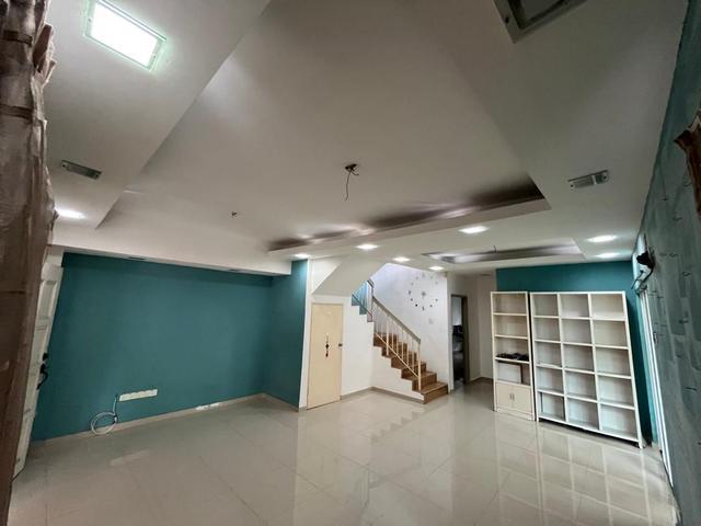 END LOT Renovated 2 Sty Landed House Taman Puncak Jalil Seri Kembangan