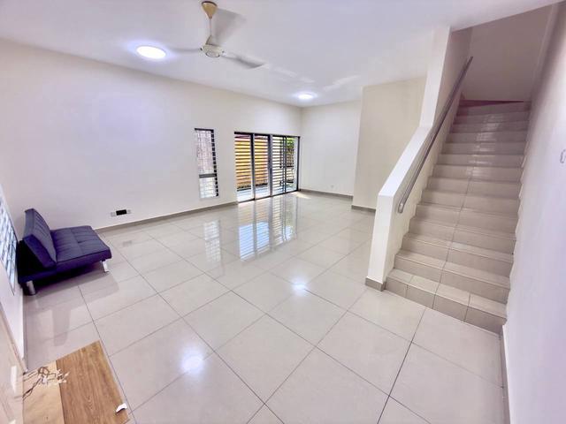 End lot Renovated Facing open Vista Hill Mahkota Cheras