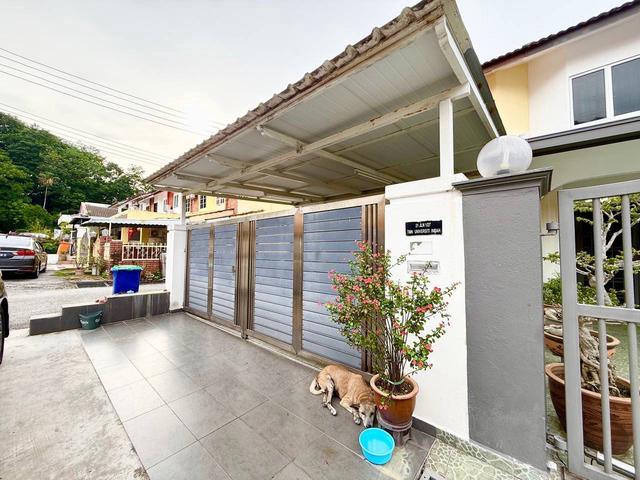End Lot Renovated Fully Furnished Freehold Seri Kembangan