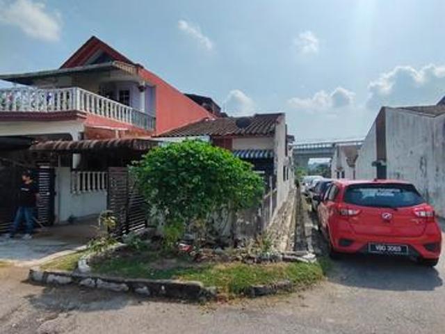 END LOT RENOVATED Single Storey Terrace House Taman Sri Serdang