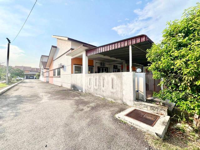 END LOT RENOVATED Single Storey Terrace Salak Impian Salak Tinggi