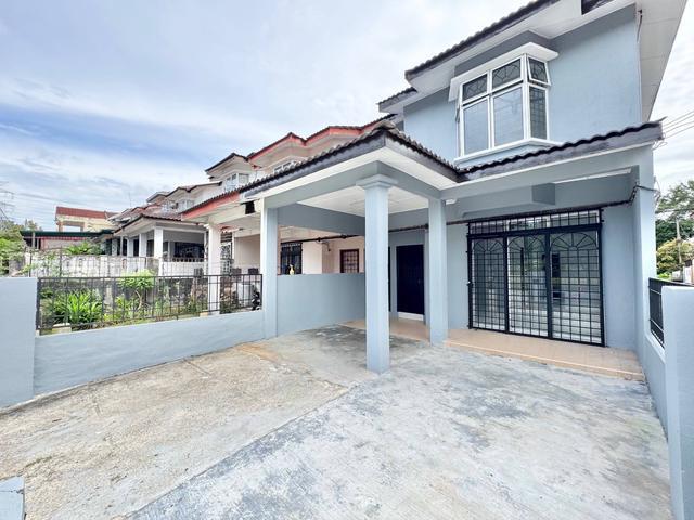 End Lot Salak Tinggi Freehold Facing Playground