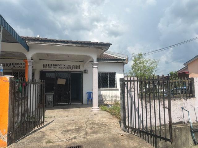 End lot Taman Mahsan Bahau
