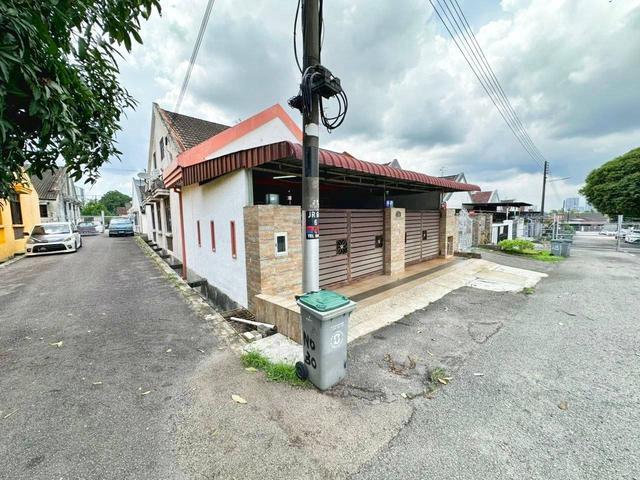 End Lot Taman Daya 1830 sqft 5 Rooms Gated Renovated Value Buy