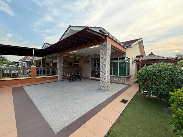 End Lot Taman Daya Rumbia Johor Bahru Renovate Gated Guarded Community