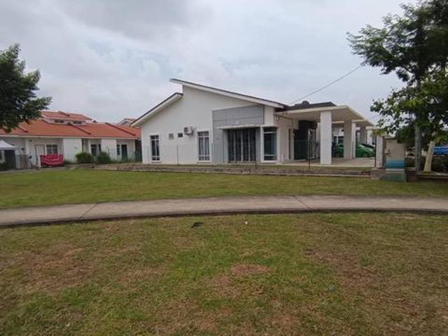 End Lot Tepi Padang Semi D Kotasas Precint 5 Indera Mahkota