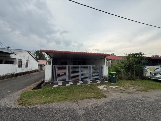 End Lot Teres 1 Tingkat Taman Desa Aman Padang Serai