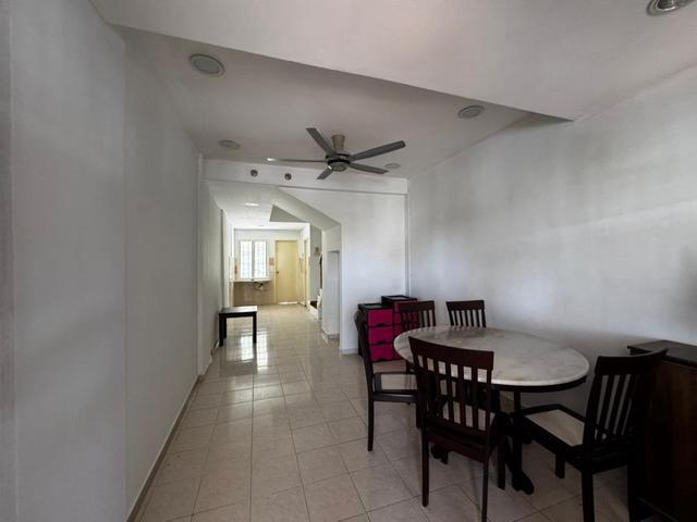 End Lot Town House Renovated Taman Bukit Emas Balakong Selangor