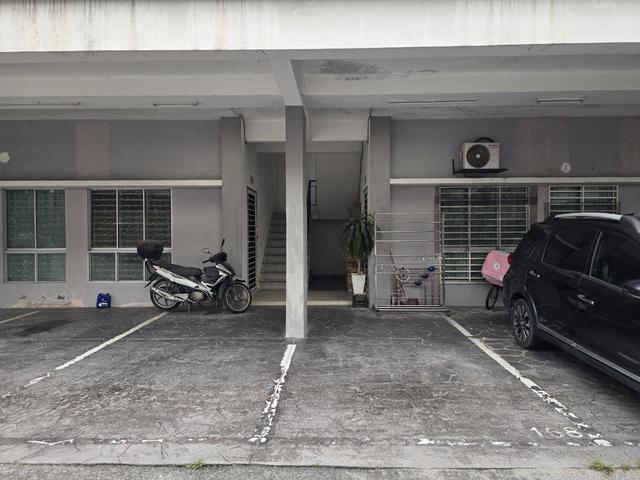 End Lot Townhouse Taman Tropika 2 Sungai Tangkas Kajang