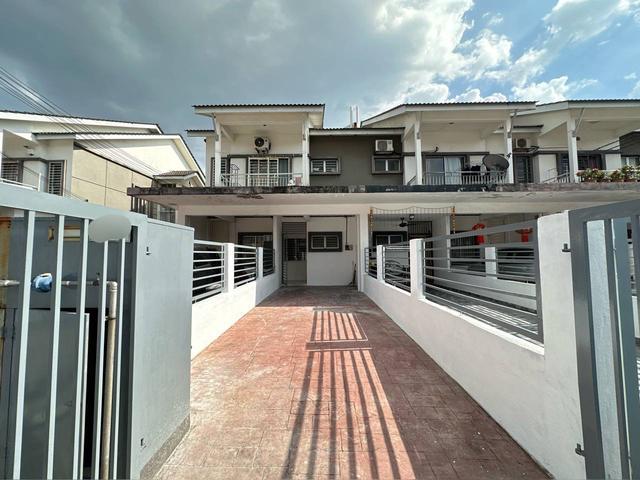 End Lot Townhouse at The Lake Residence
