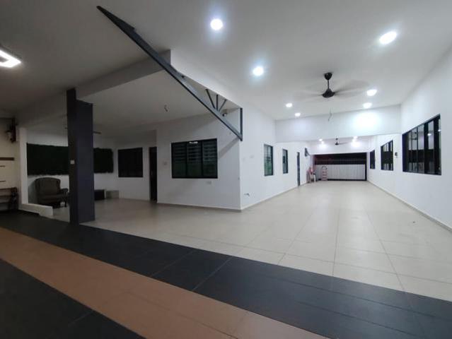 End Lot Ungku Tun Aminah Large Single Storey For Rent