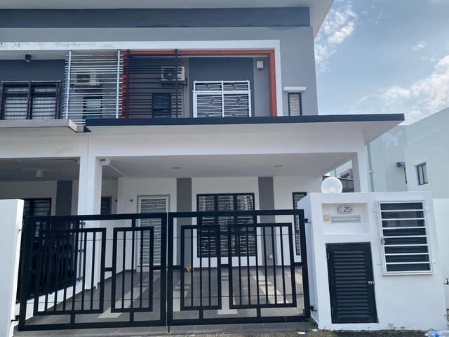 END LOT UNIT SETIA ALAM 4 BEDROOM 4 BATHROOM READY TO MOVE In