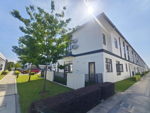 End Lot Unit with extra land 10ft Eco Grandeur Regent Garden