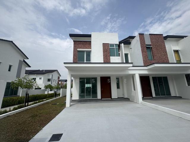 End lot with 10ft garden Gamuda Garden Rawang