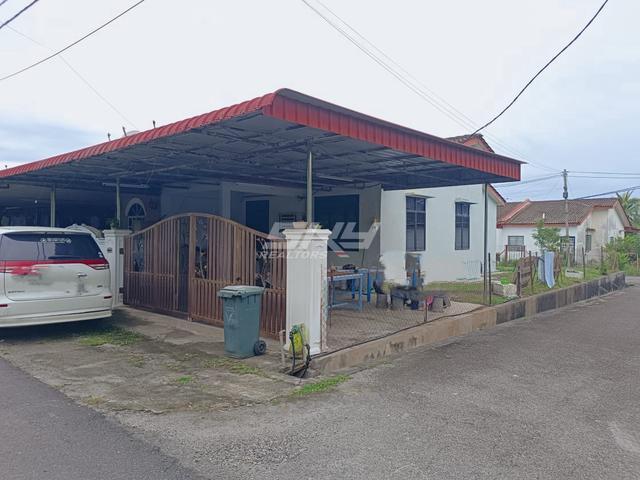 End Lot with Extra Land Zon Mawar Amanjaya Renovated