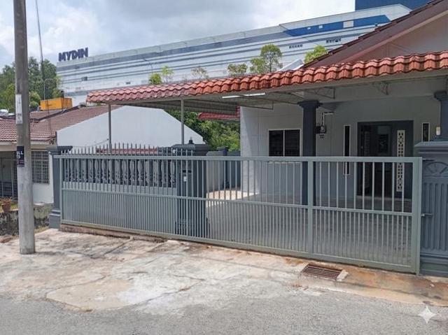 END LOT 25x60 RENOVATED Single Storey Taman Lily Senawang