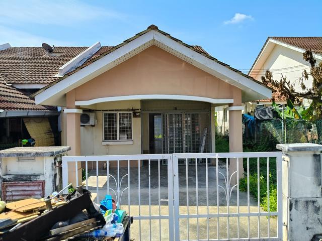 END LOT 2099sf Puncak Alam Below Market gated and guarded