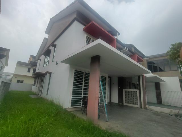 End lot 2 sty house Bukit Raja Klang 10 feet side land