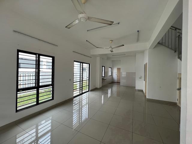 End lot 3 storey Link house at Setia Utama setia alam Shah Alam