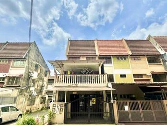 End Lot 3 Storey Taman Bukit Teratai Ampang