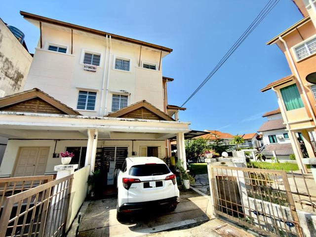 END LOT 3 Storey Terrace De Puncak Ukay Taman Ukay Perdana Ampang Se