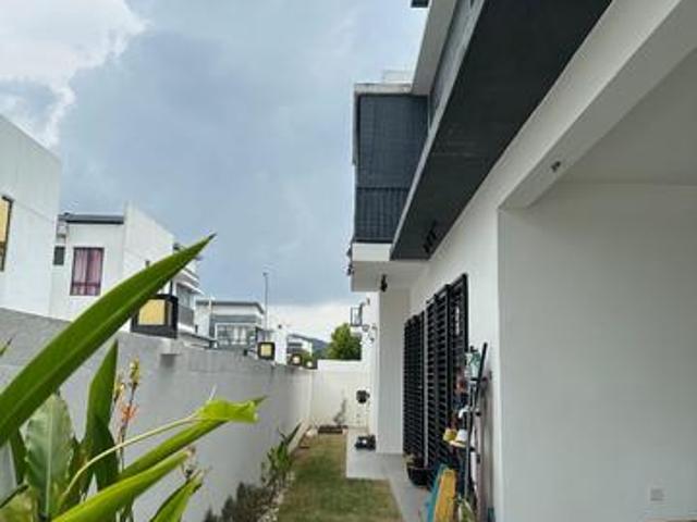 End LotEV chargerSemi Furnished Resort Residence 1 for Sale
