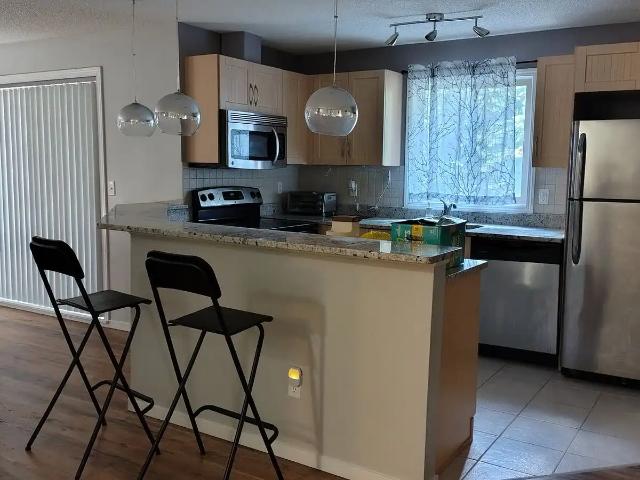 End unit 2 bedroom 2 bathrooms condo with fireplace and a large balcony on 2/F