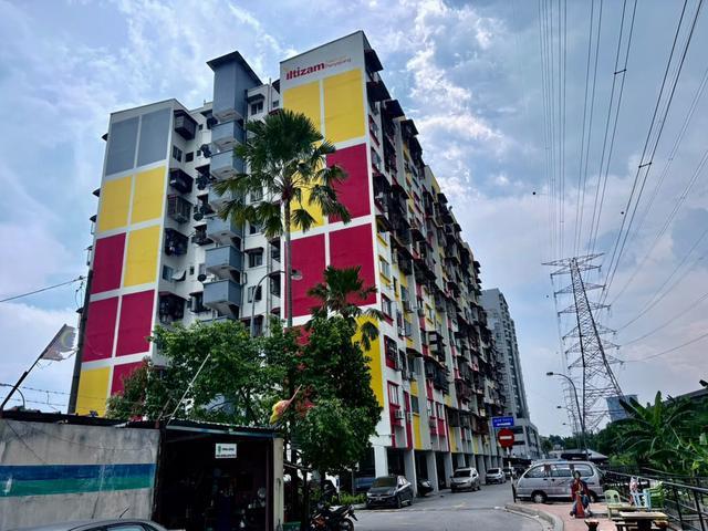 End Unit Jalan kaki ke LRT Apartment Seri Aman Petaling Jaya