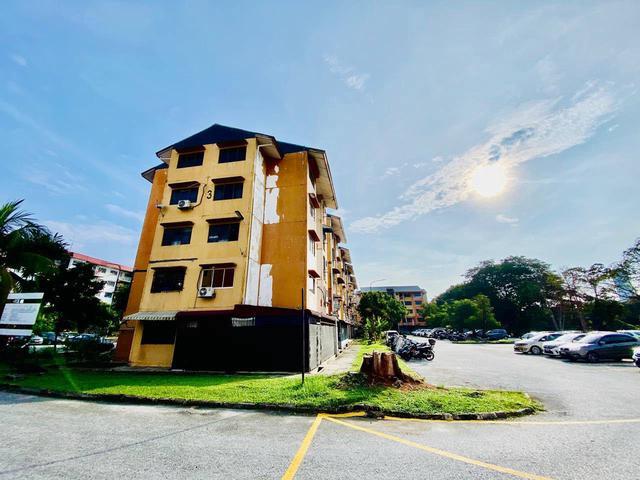 END UNIT LEVEL 3 Flat PKNS Seksyen 8 Shah Alam