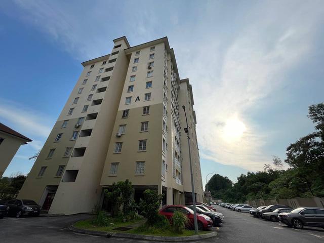 END UNIT RENOVATEDNilam Puri Condominium Bandar Bukit Puchong 2