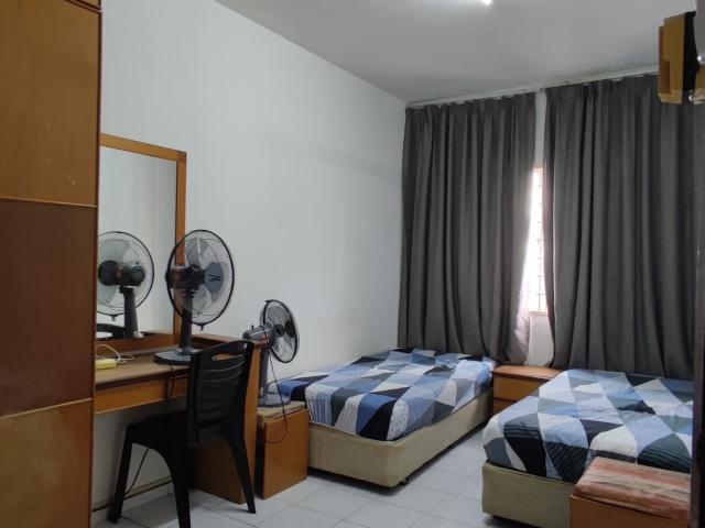 Endah Regal Middle Room