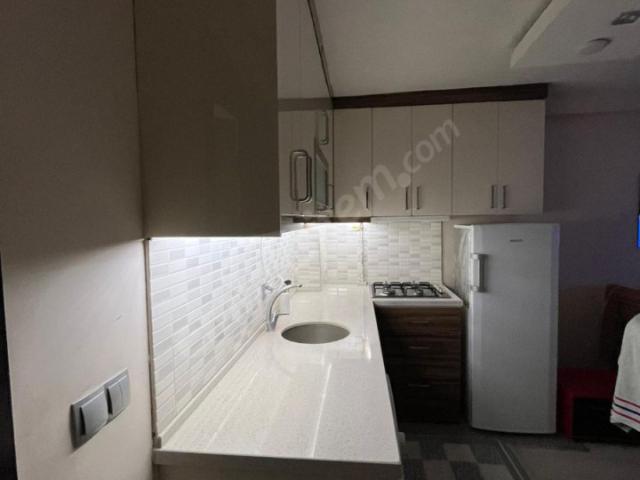 ENDER UYSAL GAYRİMENKULDEN ASMALI EVLER DE 1+1 SATILIK ARAKAT KLİMALI BALKONLU LÜX EŞYALI APART