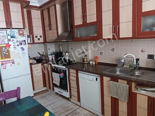 Ender Uysal Gayrimenkulden Üniversiteye Yakın Satılık 3+1 Daire. *150 M2 Bireysel Kombi.