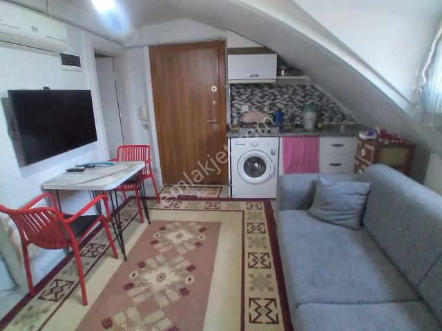 Ender Uysal Gayrimenkulden İstiklal De Satılık 1+1 Fırsat Çatı Katı Apart.