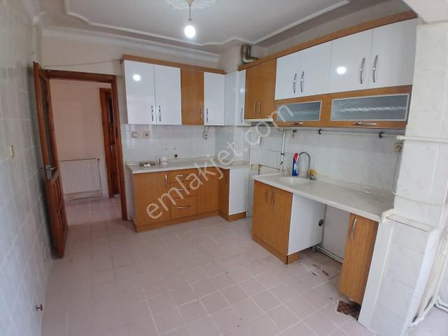 Ender Uysal Gayrimenkulden Kınıklıda 2+1 Geniş Kiralık Arakat Daire.
